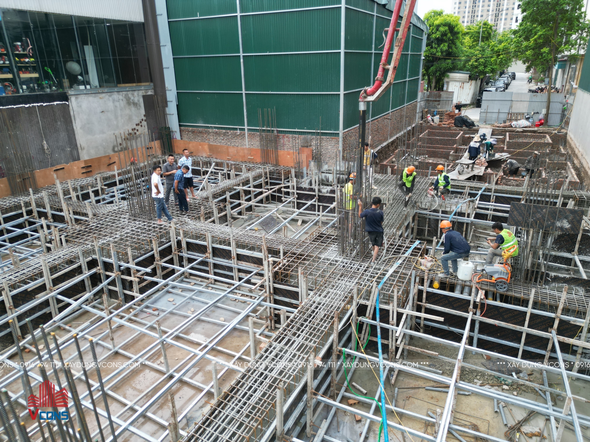 ĐỔ BÊ TÔNG MÓNG CÔNG TRÌNH TRỤ SỞ CÔNG TY BULONG NAM HẢI