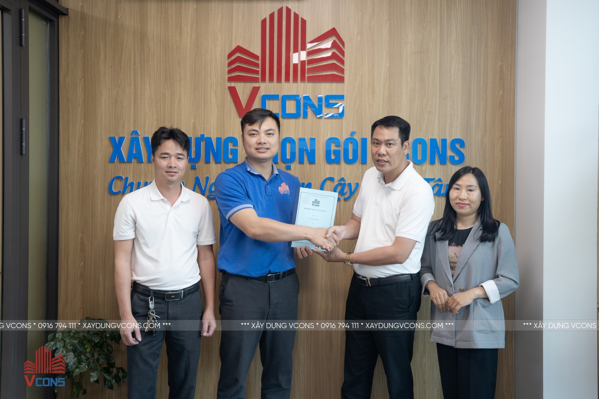 KÝ HỢP ĐỒNG XÂY NHÀ TRỌN GÓI CÙNG ANH HẠNH - AN KHÁNH