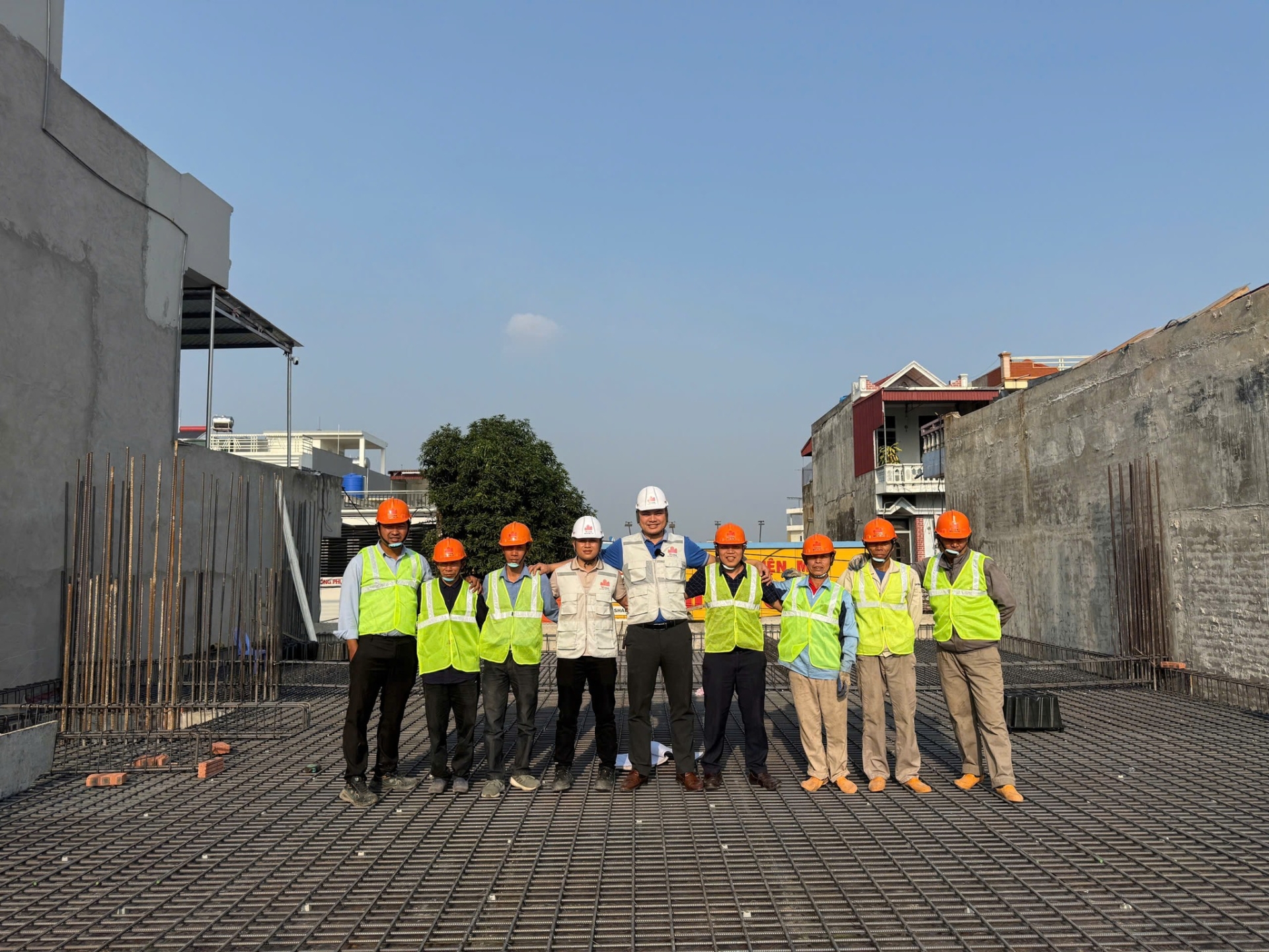 KÝ HỢP ĐỒNG XÂY NHÀ TRỌN GÓI CÙNG ANH HẠNH - AN KHÁNH